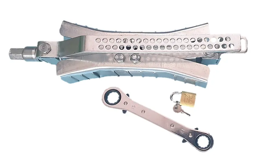 ON THE ROAD RV Deluxe Tyre Locking Chock 4 ON THE ROAD RV Deluxe Tyre Locking Chock - Image 2